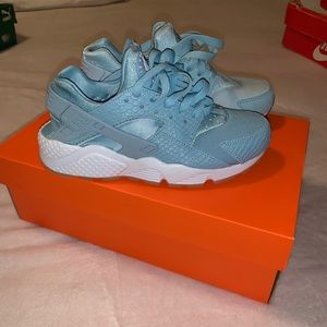 BRAND NEW LIGHT BLUE HUARACHES SIZE 6